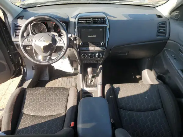 JA4ARUAU8SU005441 2025 MITSUBISHI OUTLANDER - Image 8