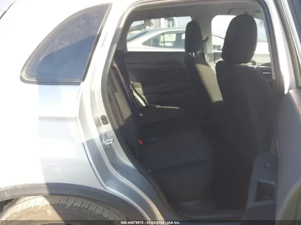 JA4ARUAU8SU010297 2025 MITSUBISHI OUTLANDER - Image 8