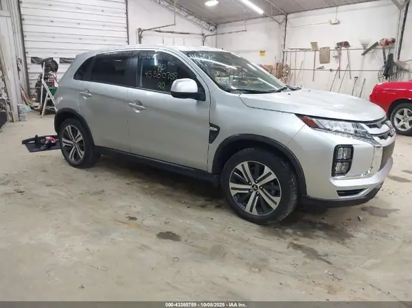 JA4ARUAU9NU018316 2022 MITSUBISHI OUTLANDER - Image 1