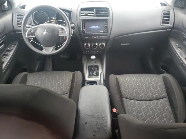 JA4ARUAU9PU013457 2023 MITSUBISHI OUTLANDER - Image 8