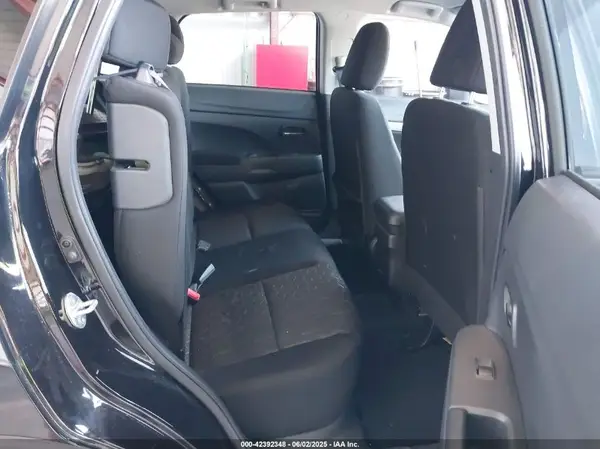 JA4ARUAU9PU013541 2023 MITSUBISHI OUTLANDER - Image 8