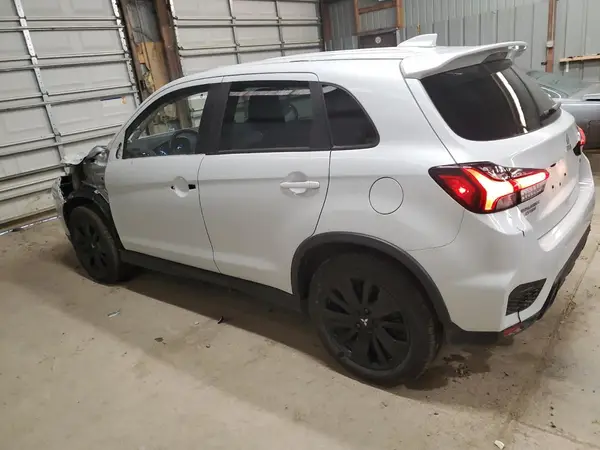 JA4ARUAU9PU013555 2023 MITSUBISHI OUTLANDER - Image 2