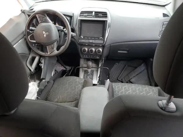 JA4ARUAU9RU000663 2024 MITSUBISHI OUTLANDER - Image 5