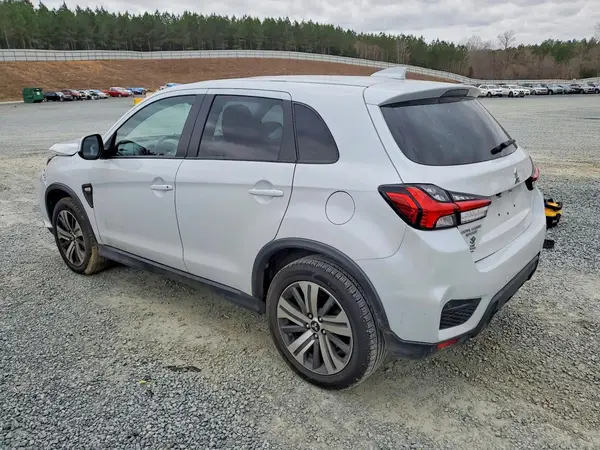 JA4ARUAU9RU001022 2024 MITSUBISHI OUTLANDER - Image 2