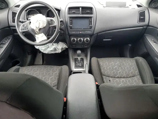 JA4ARUAU9RU001022 2024 MITSUBISHI OUTLANDER - Image 8