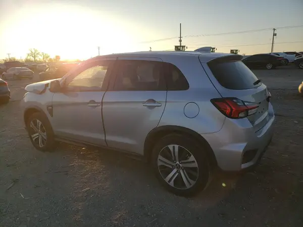 JA4ARUAU9RU005166 2024 MITSUBISHI OUTLANDER - Image 2