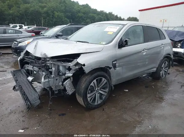 JA4ARUAU9RU013753 2024 MITSUBISHI OUTLANDER - Image 2