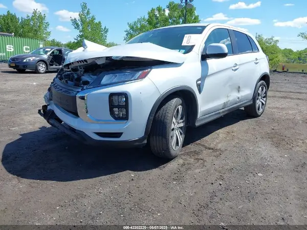 JA4ARUAU9RU014031 2024 MITSUBISHI OUTLANDER - Image 2
