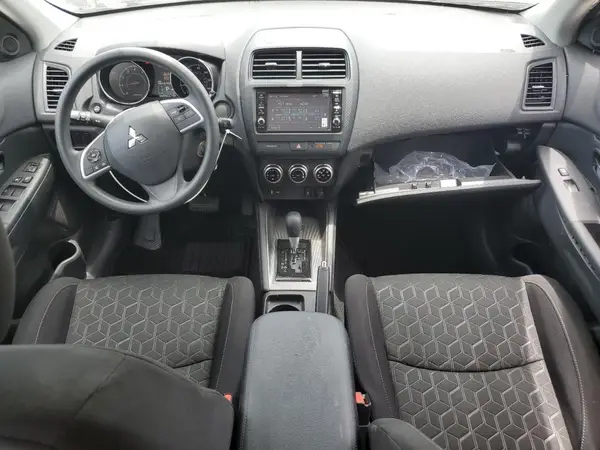 JA4ARUAU9RU024381 2024 MITSUBISHI OUTLANDER - Image 8
