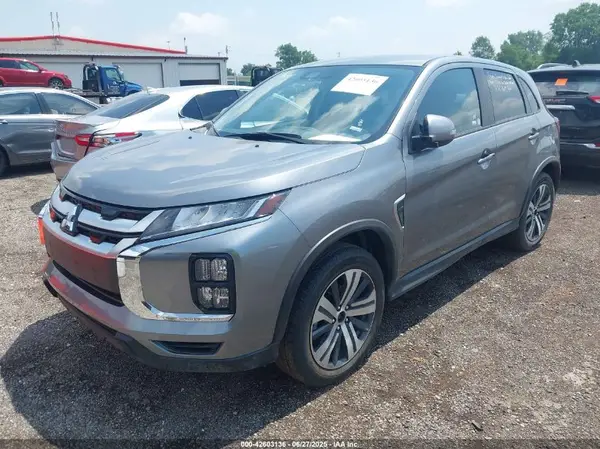 JA4ARUAU9SU000216 2025 MITSUBISHI OUTLANDER - Image 2