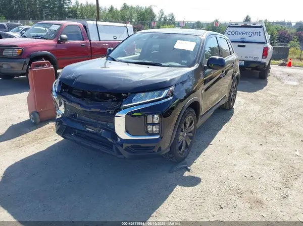 JA4ARUAU9SU003858 2025 MITSUBISHI OUTLANDER - Image 2