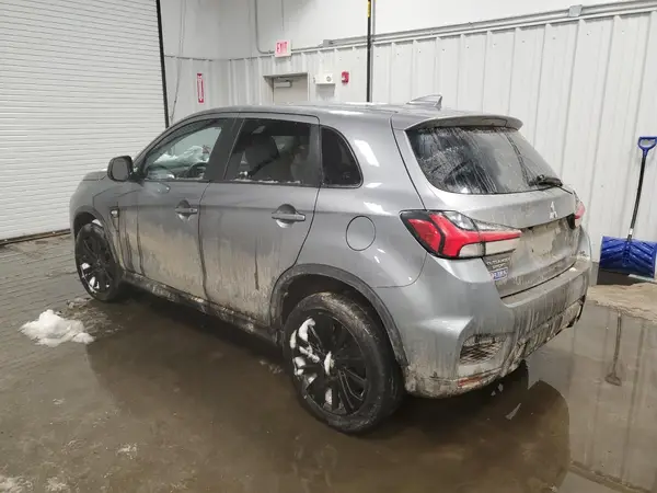 JA4ARUAUXNU015909 2022 MITSUBISHI OUTLANDER - Image 2
