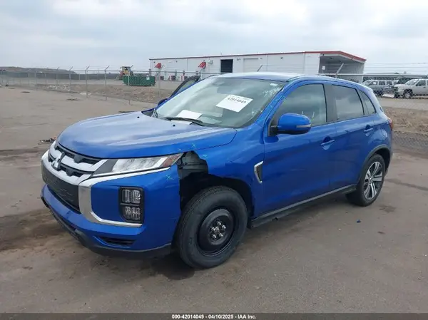 JA4ARUAUXPU001785 2023 MITSUBISHI OUTLANDER - Image 2