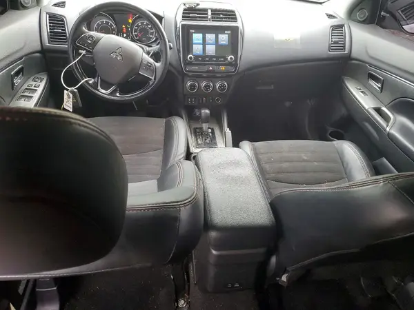 JA4ARUAUXPU001852 2023 MITSUBISHI OUTLANDER - Image 8