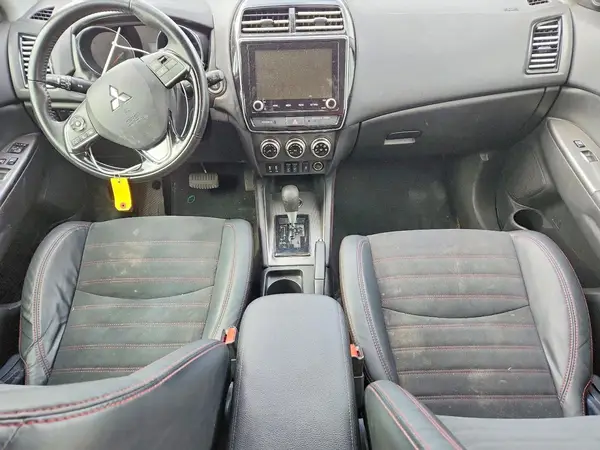 JA4ARUAUXPU002290 2023 MITSUBISHI OUTLANDER - Image 8