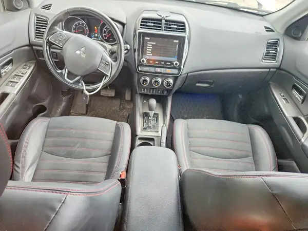 JA4ARUAUXPU002807 2023 MITSUBISHI OUTLANDER - Image 8