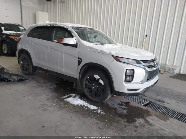 JA4ARUAUXPU009966 2023 MITSUBISHI OUTLANDER - Image 1