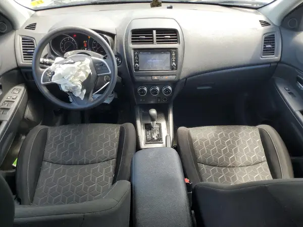 JA4ARUAUXPU012057 2023 MITSUBISHI OUTLANDER - Image 8
