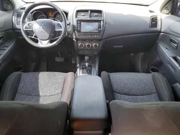 JA4ARUAUXPU012091 2023 MITSUBISHI OUTLANDER - Image 8