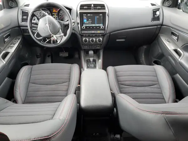 JA4ARUAUXRU000574 2024 MITSUBISHI OUTLANDER - Image 8