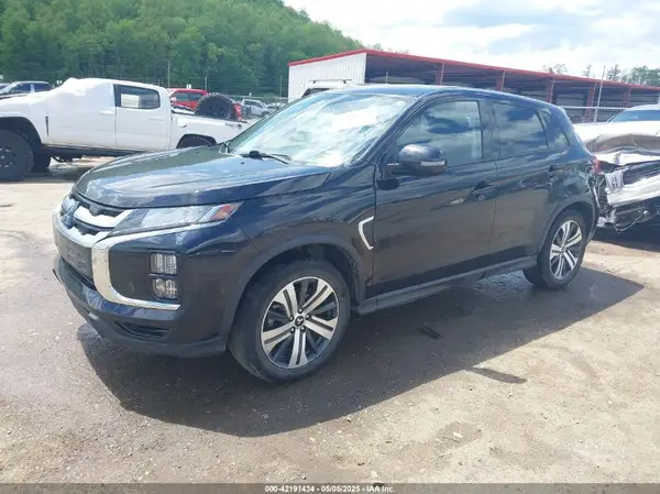 JA4ARUAUXRU001692 2024 MITSUBISHI OUTLANDER - Image 2