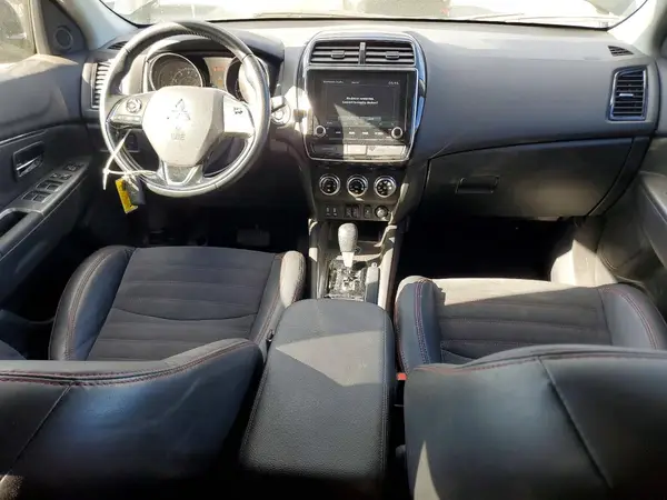 JA4ARUAUXRU001806 2024 MITSUBISHI OUTLANDER - Image 8