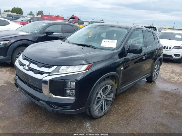JA4ARUAUXRU002647 2024 MITSUBISHI OUTLANDER - Image 2