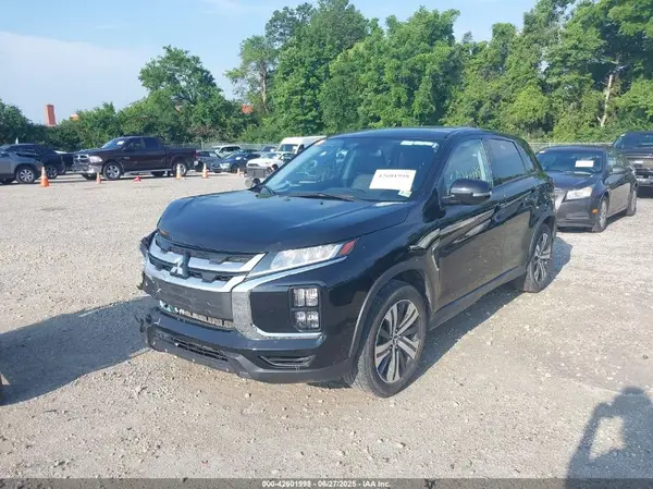JA4ARUAUXRU007668 2024 MITSUBISHI OUTLANDER - Image 2