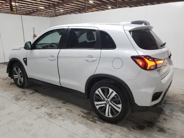 JA4ARUAUXRU008268 2024 MITSUBISHI OUTLANDER - Image 2