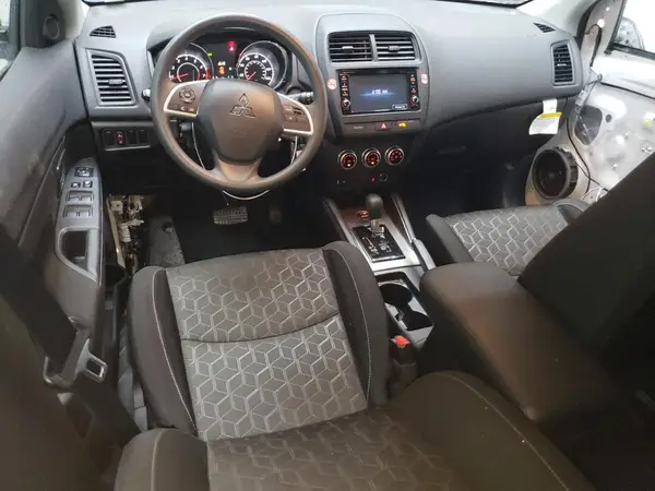 JA4ARUAUXRU008268 2024 MITSUBISHI OUTLANDER - Image 8