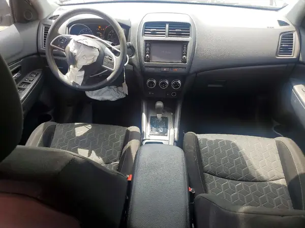 JA4ARUAUXRU011087 2024 MITSUBISHI OUTLANDER - Image 8
