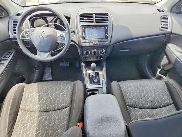JA4ARUAUXRU012594 2024 MITSUBISHI OUTLANDER - Image 8