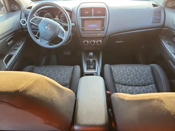 JA4ARUAUXRU016077 2024 MITSUBISHI OUTLANDER - Image 8