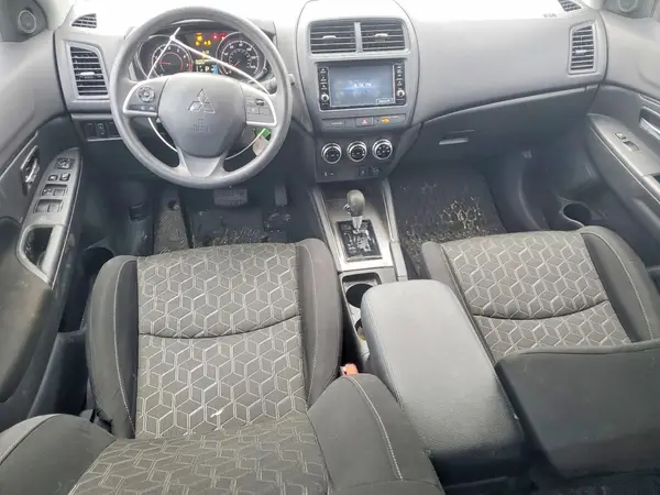JA4ARUAUXRU016841 2024 MITSUBISHI OUTLANDER - Image 8