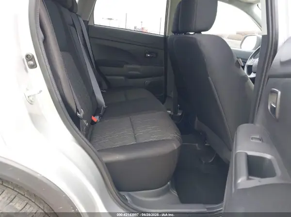 JA4ARUAUXRU017567 2024 MITSUBISHI OUTLANDER - Image 8