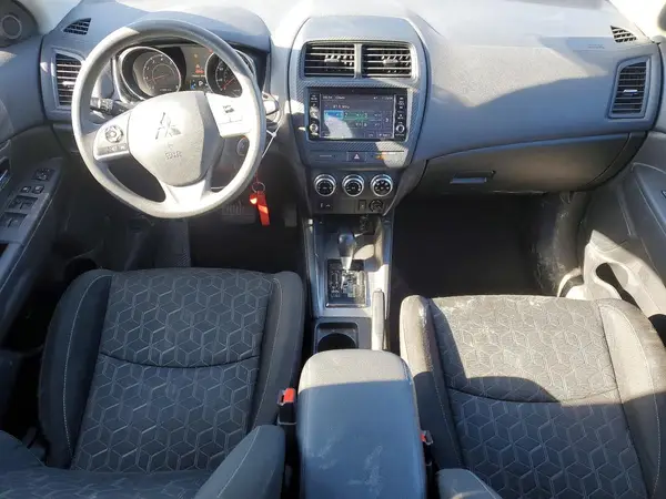 JA4ARUAUXRU022185 2024 MITSUBISHI OUTLANDER - Image 8
