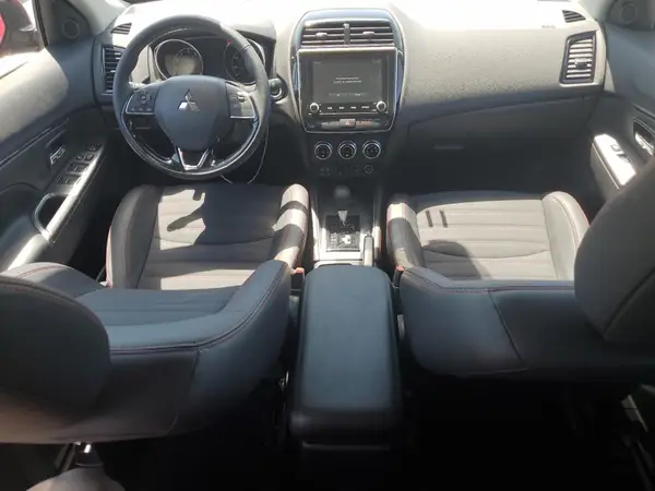 JA4ARUAUXSU000452 2025 MITSUBISHI OUTLANDER - Image 8