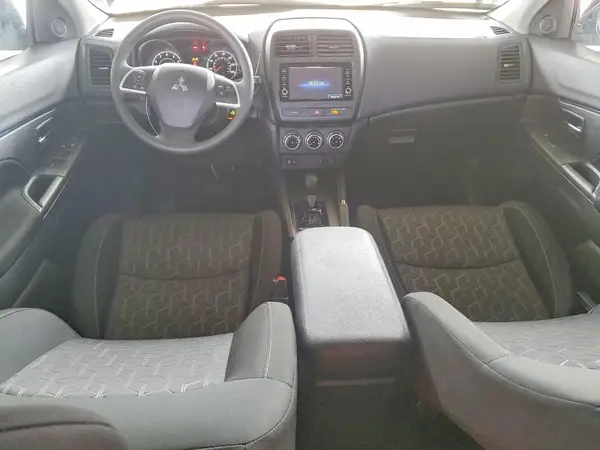 JA4ARUAUXSU005540 2025 MITSUBISHI OUTLANDER - Image 8