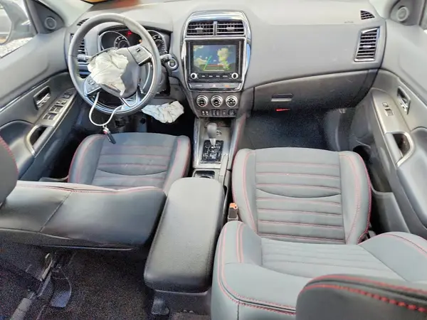 JA4ARUAUXSU012052 2025 MITSUBISHI OUTLANDER - Image 8