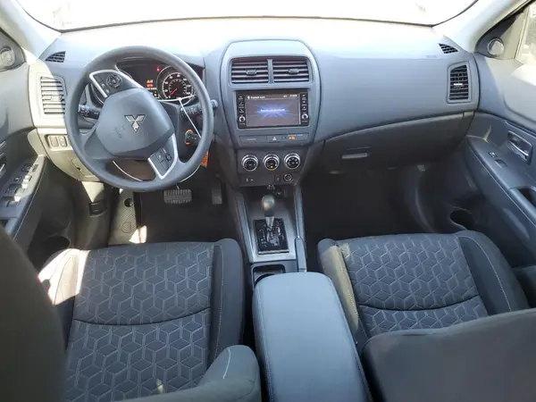 JA4ARUAUXSU014433 2025 MITSUBISHI OUTLANDER - Image 8