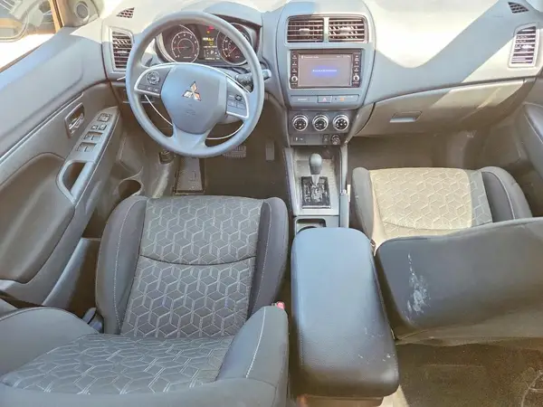 JA4ARUAUXSU015128 2025 MITSUBISHI OUTLANDER - Image 8