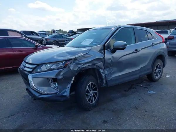 JA4AS3AA0LZ025837 2020 MITSUBISHI ECLIPSE CROSS - Image 2