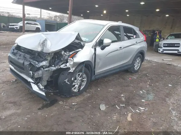 JA4AS3AA1JZ066717 2018 MITSUBISHI ECLIPSE CROSS - Image 2