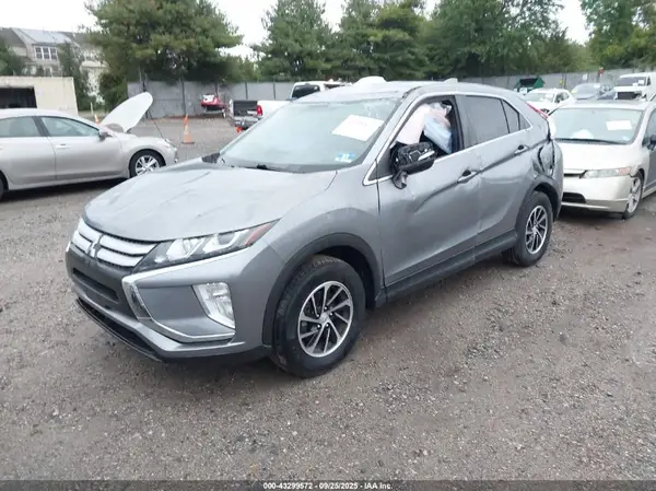 JA4AS3AA1LZ014717 2020 MITSUBISHI ECLIPSE CROSS - Image 2