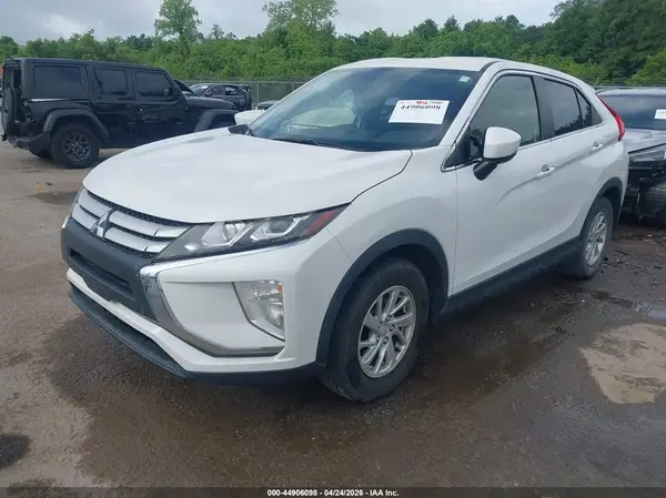 JA4AS3AA6JZ042106 2018 MITSUBISHI ECLIPSE CROSS - Image 2