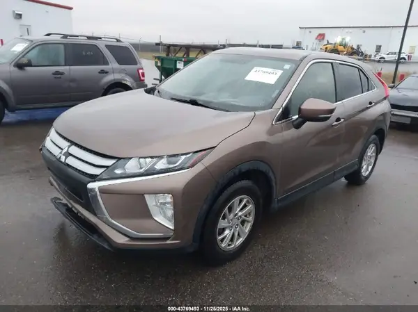 JA4AS3AA8JZ040275 2018 MITSUBISHI ECLIPSE CROSS - Image 2
