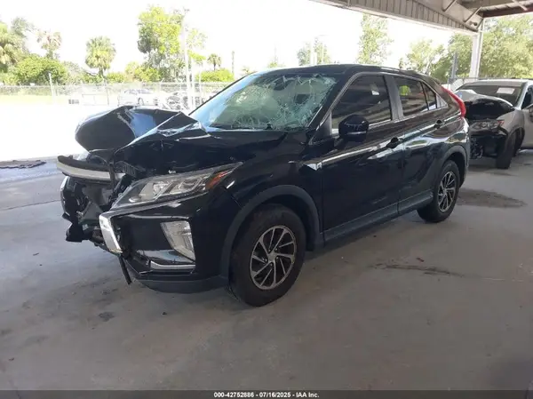 JA4AS3AA8LZ029943 2020 MITSUBISHI ECLIPSE CROSS - Image 2
