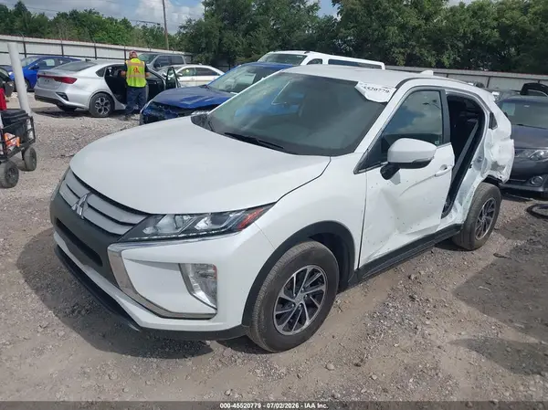 JA4AS3AA9LZ002525 2020 MITSUBISHI ECLIPSE CROSS - Image 2