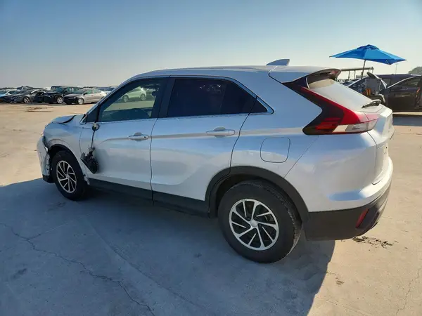 JA4ASUAA1NZ058886 2022 MITSUBISHI ECLIPSE CROSS - Image 2