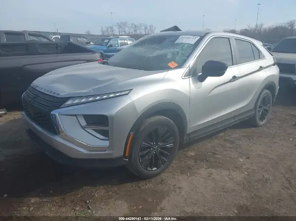 JA4ASVAA9NZ057426 2022 MITSUBISHI ECLIPSE CROSS - Image 2
